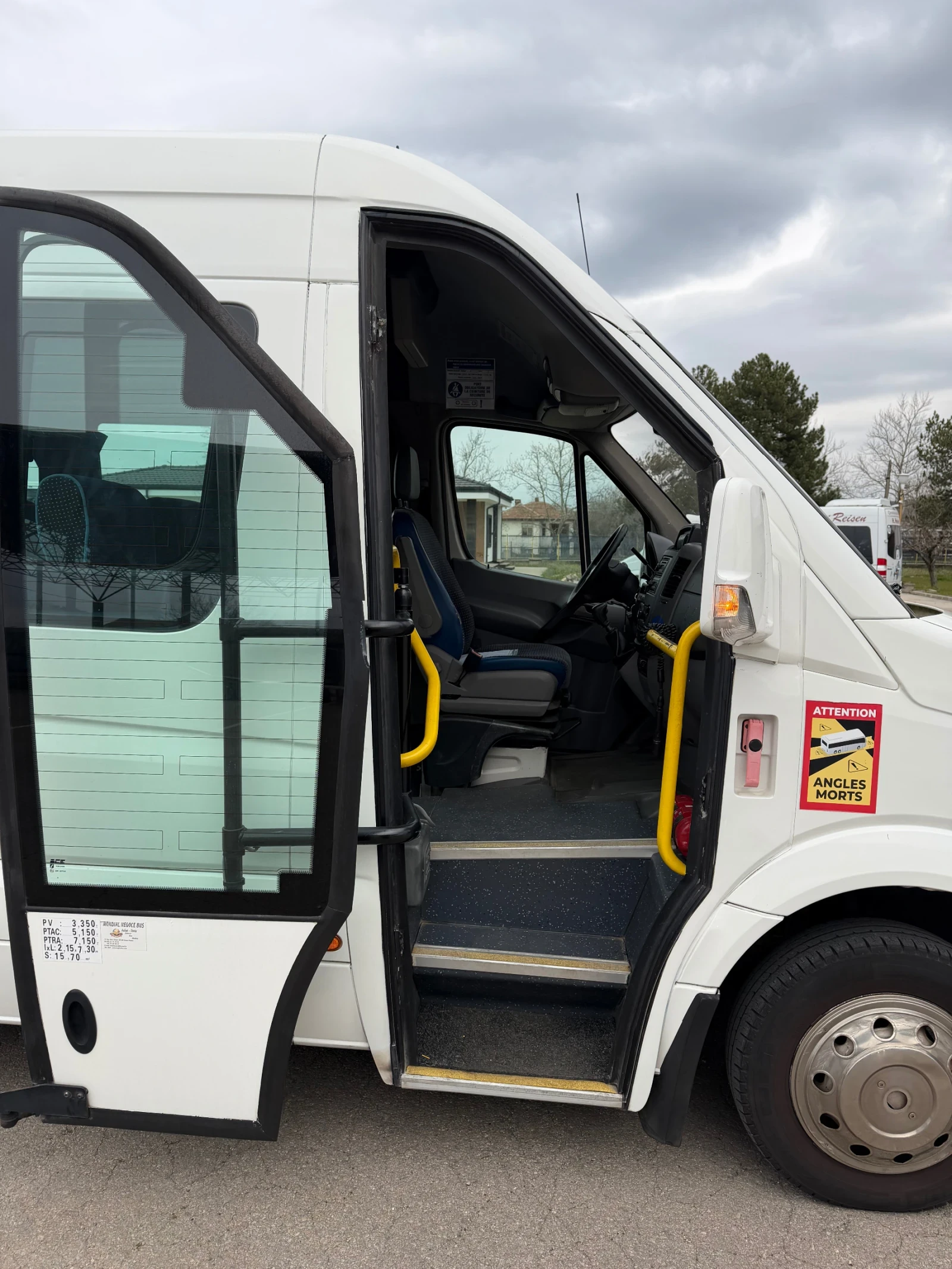 VW Crafter 2.5tdi АВТОМАТИЧНА ВРАТА , 2-КЛИМАТИК, снимка 8 - Бусове и автобуси - 53924456