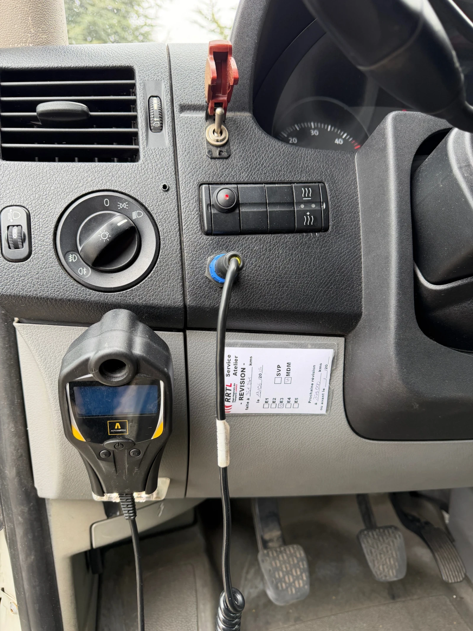 VW Crafter 2.5tdi АВТОМАТИЧНА ВРАТА , 2-КЛИМАТИК, снимка 15 - Бусове и автобуси - 53924456