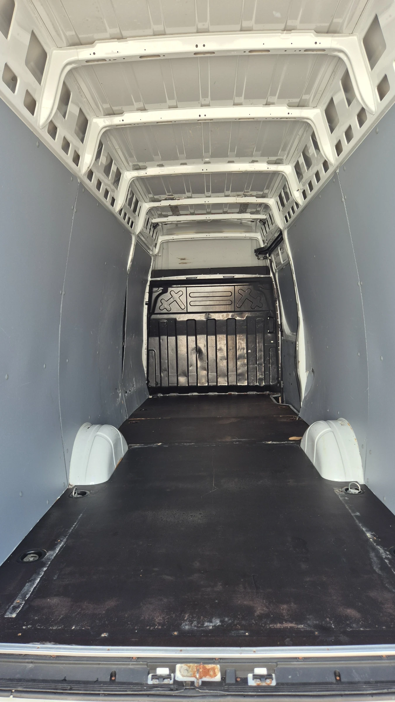Iveco Daily 35s18* XXL* МАКСИ* LED* NAVI* AC* , снимка 15 - Бусове и автобуси - 55251095