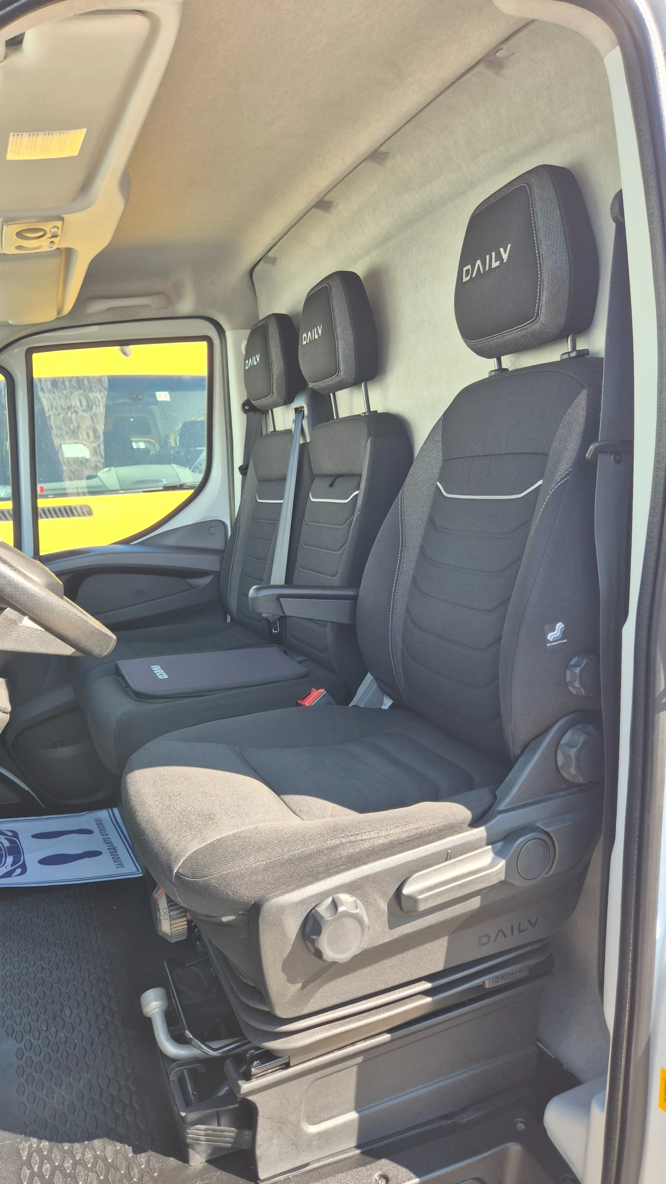 Iveco Daily 35s18* XXL* МАКСИ* LED* NAVI* AC* , снимка 12 - Бусове и автобуси - 55251095