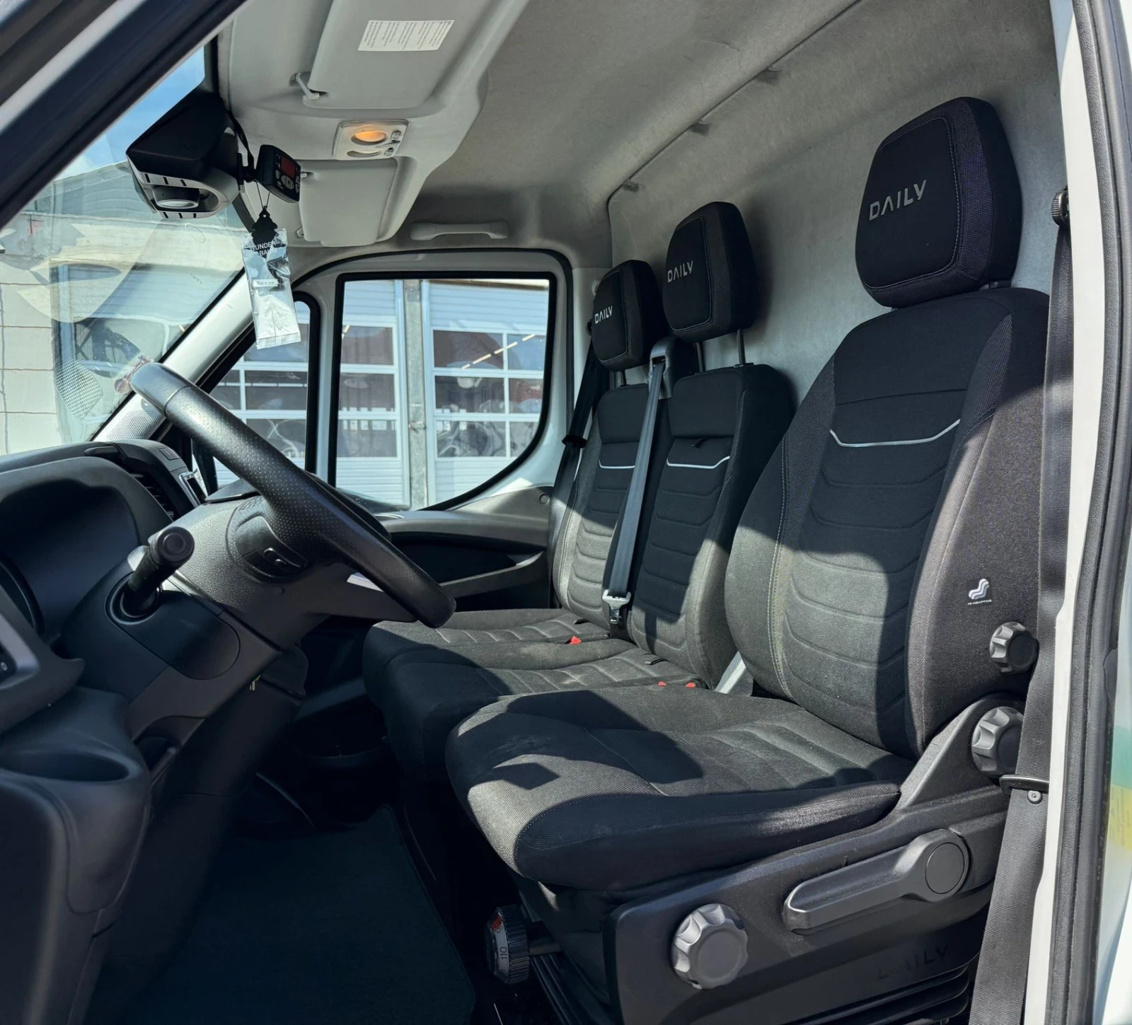 Iveco Daily 35s18* XXL* МАКСИ* LED* NAVI* AC* , снимка 8 - Бусове и автобуси - 55251095