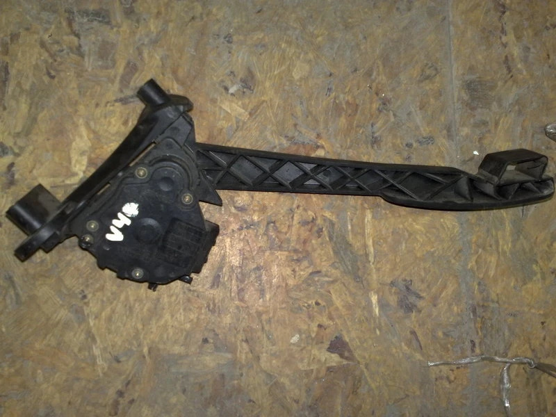 Ел педал газ за Волво В40 1.9ДТИ