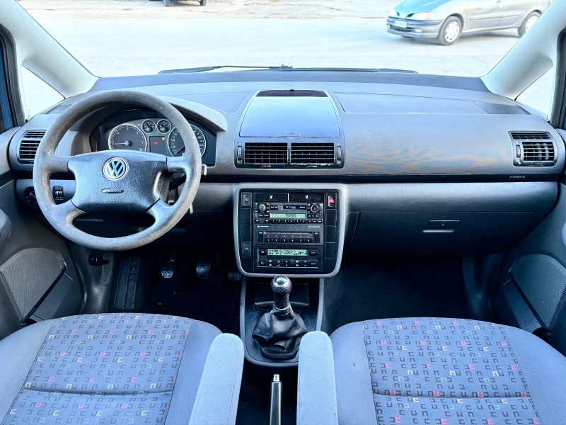 VW Sharan 1.9TDI 7 Местен, снимка 10 - Автомобили и джипове - 48129781