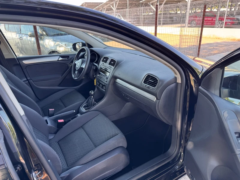 VW Golf 1.6TDI 105кс * ПЕРФЕКТЕН* , снимка 9 - Автомобили и джипове - 50917699