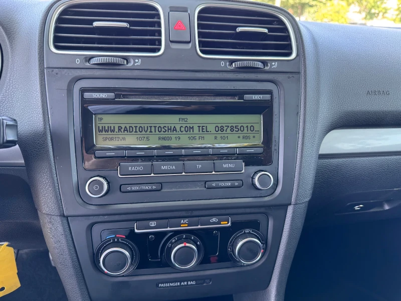 VW Golf 1.6TDI 105кс * ПЕРФЕКТЕН* , снимка 13 - Автомобили и джипове - 50917699