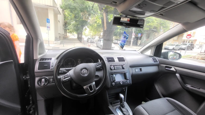VW Touran 1.6TDI DSG7, снимка 5 - Автомобили и джипове - 51422939