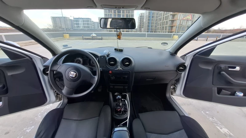 Seat Ibiza, снимка 8 - Автомобили и джипове - 52665557