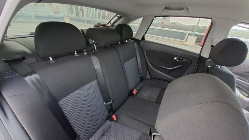 Seat Ibiza, снимка 9 - Автомобили и джипове - 52665557