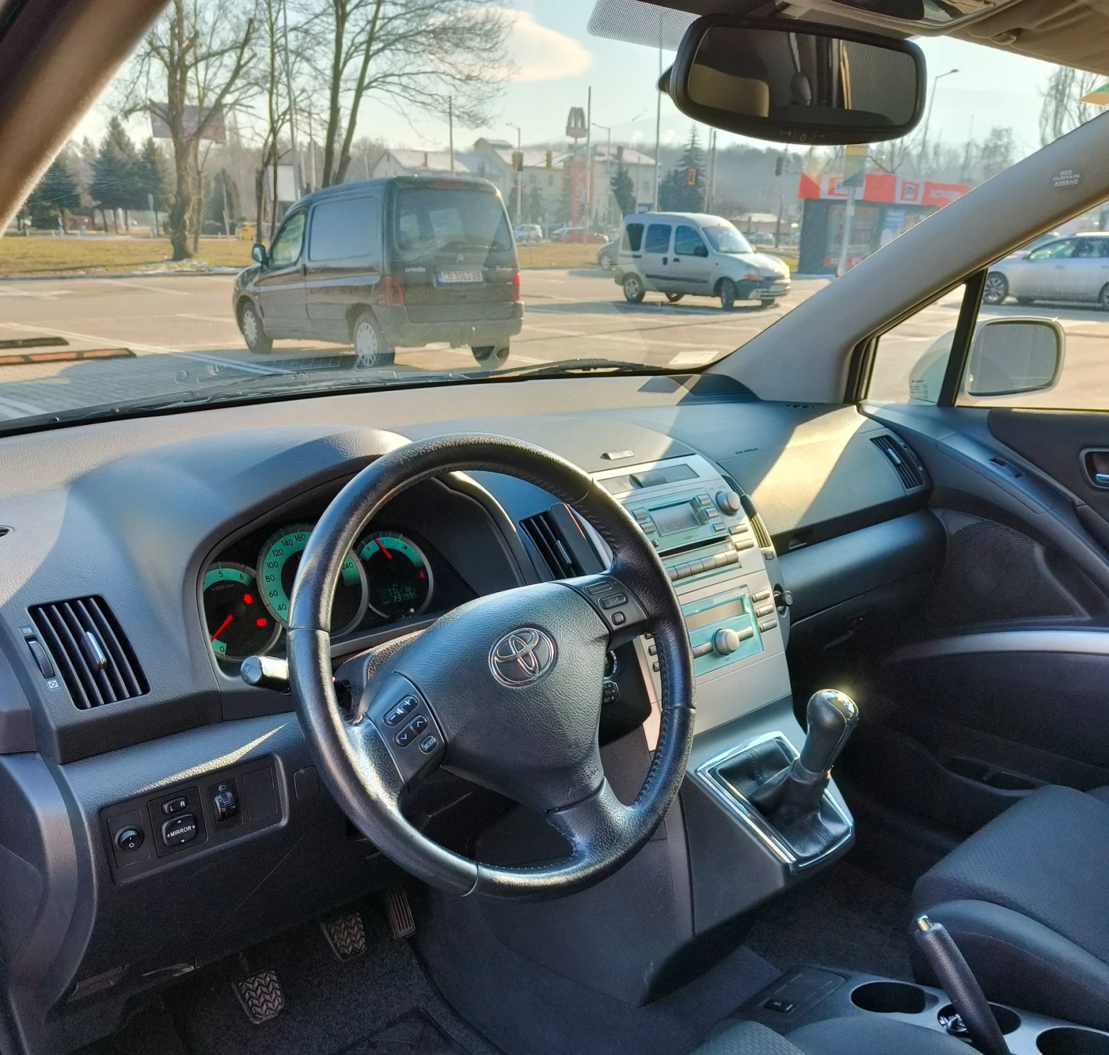 Toyota Corolla verso  - изображение 5