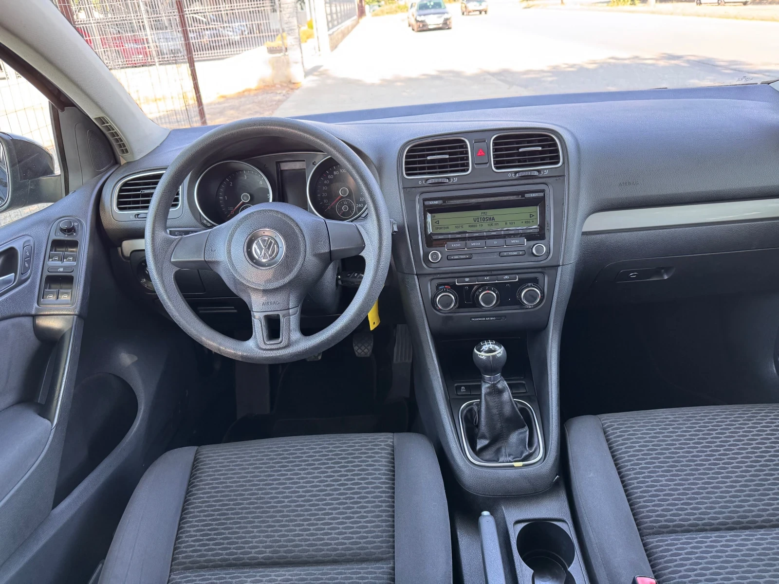 VW Golf 1.6TDI 105кс * ПЕРФЕКТЕН*  | Mobile.bg — изображение 12
