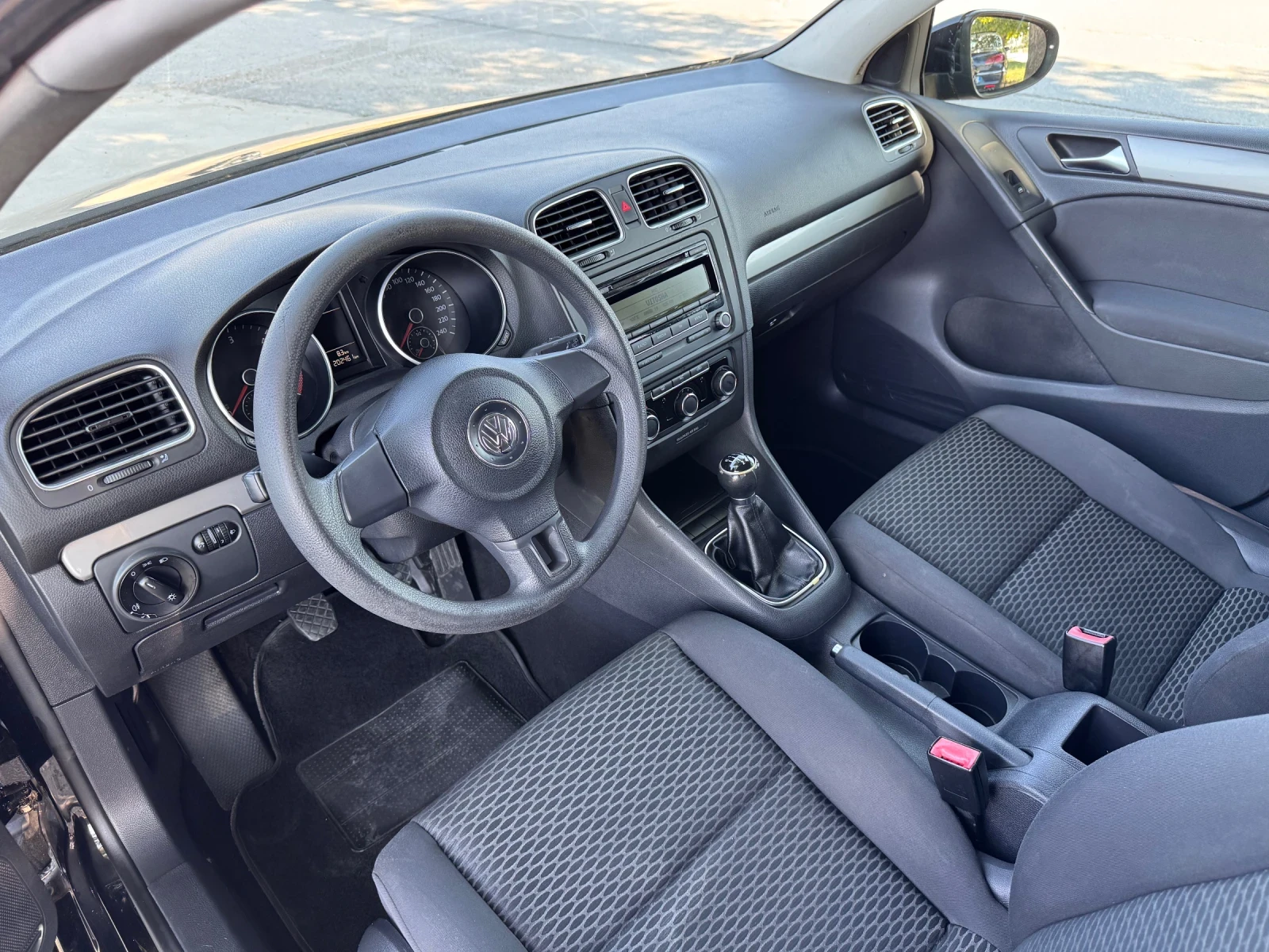 VW Golf 1.6TDI 105кс * ПЕРФЕКТЕН*  | Mobile.bg — изображение 11