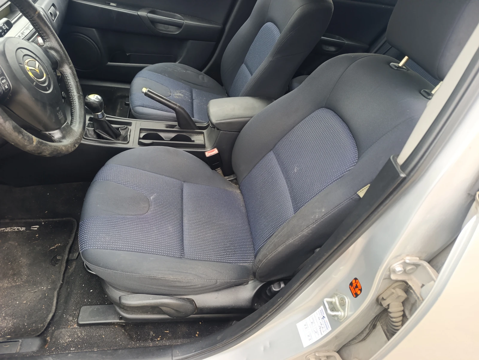 Mazda 3 1, 6D - изображение 9