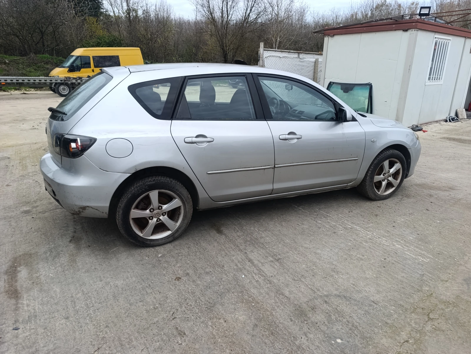 Mazda 3 1, 6D - изображение 5