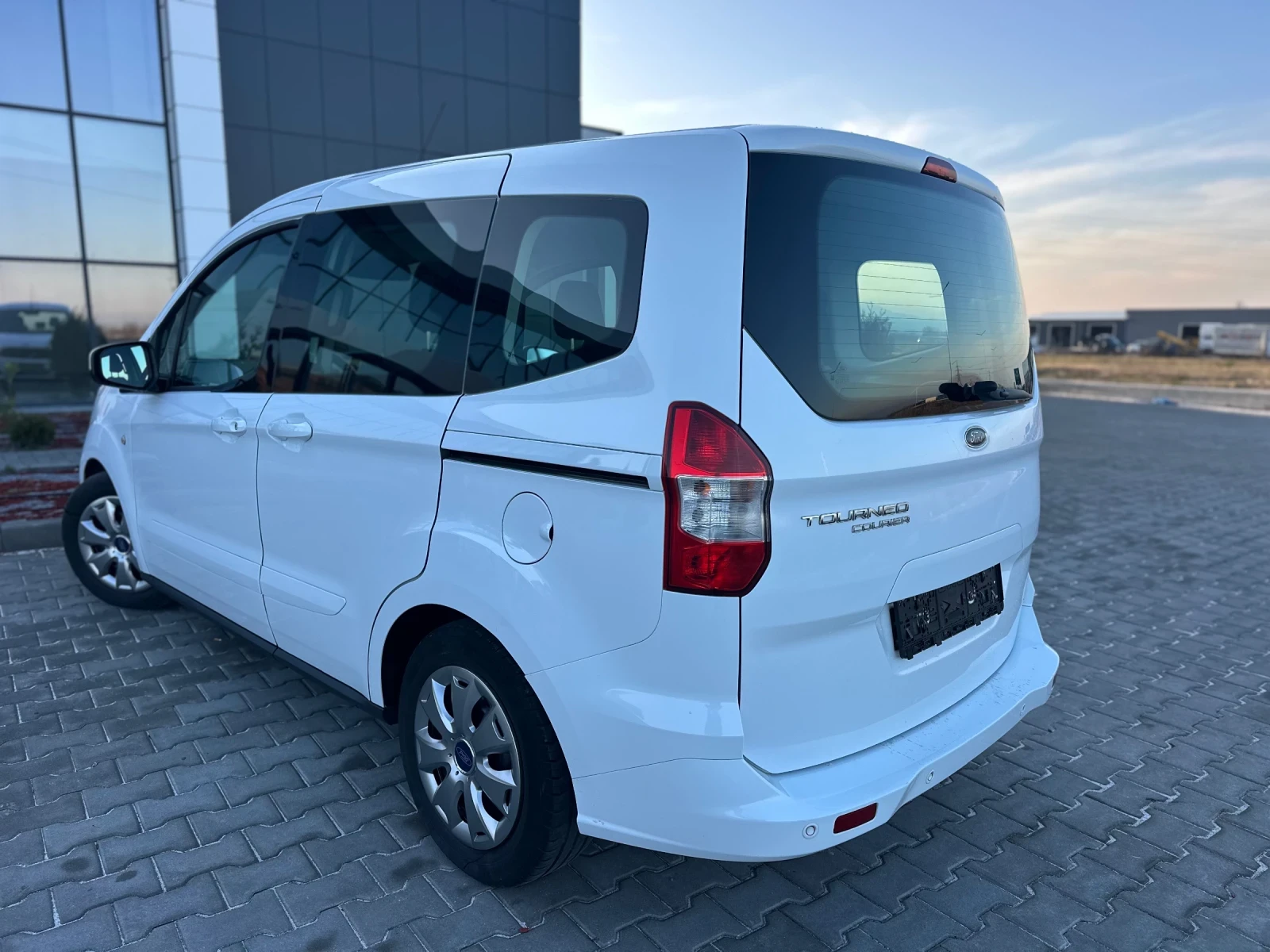 Ford Courier 1.5TDCi/75кс/Германия/Климатик/2бр Странични Врати - изображение 4