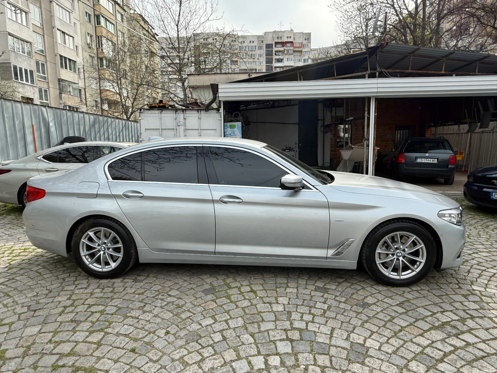 BMW 530 XD/доста интересни екстри/обслужена/за ценители!, снимка 3 - Автомобили и джипове - 54210954