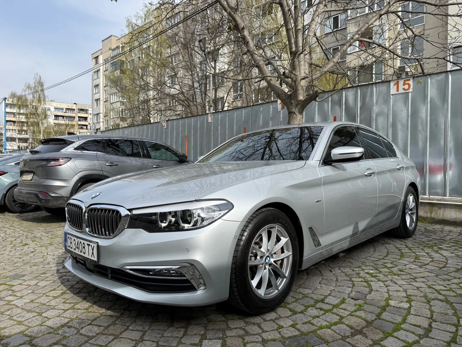 BMW 530 XD/доста интересни екстри/обслужена/за ценители!, снимка 2 - Автомобили и джипове - 54210954