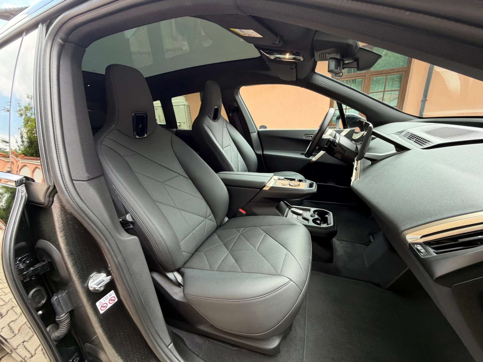 BMW iX 40/Swarovski/Вакуум/Обдухване/Масаж/IconicSound/22, снимка 11 - Автомобили и джипове - 54797525