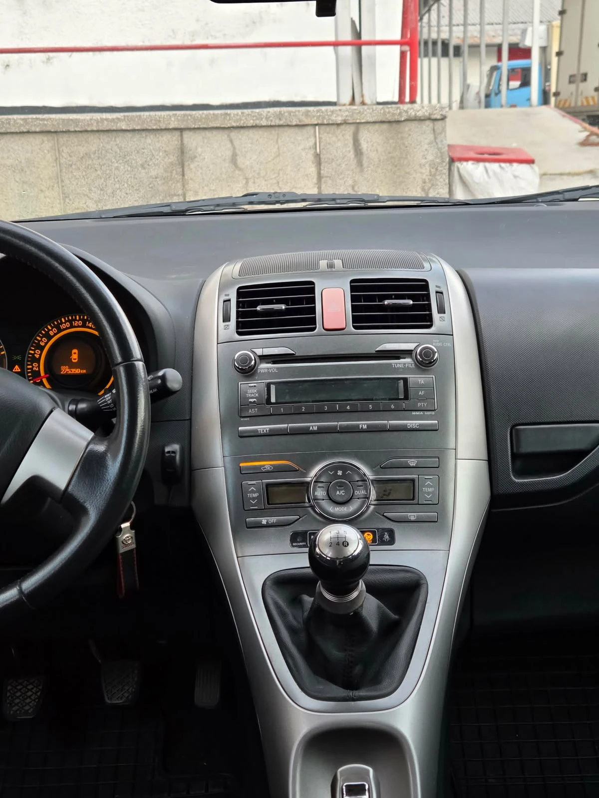 Toyota Auris, снимка 7 - Автомобили и джипове - 55108533