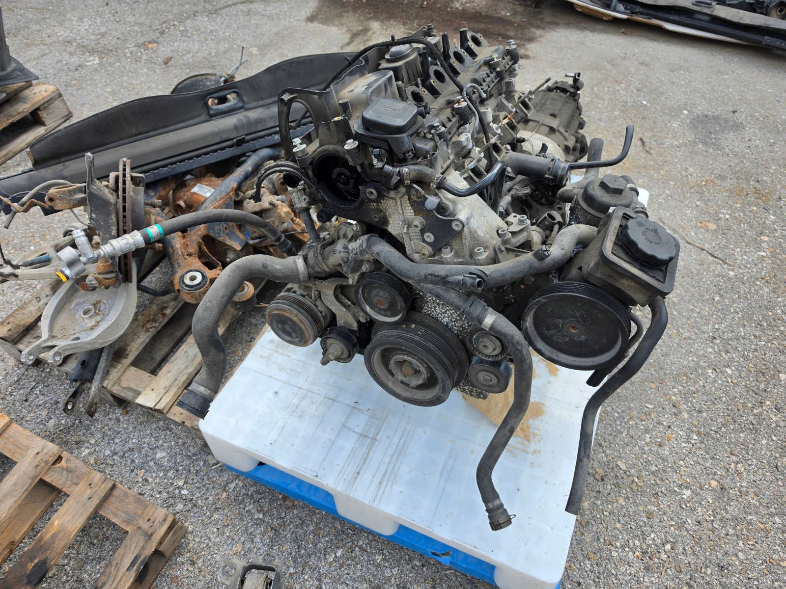 BMW 320 Фейс 6 скорости, снимка 2 - Автомобили и джипове - 55536141