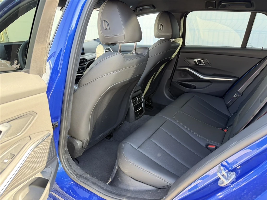 BMW 320 xDrive, снимка 10 - Автомобили и джипове - 55649654