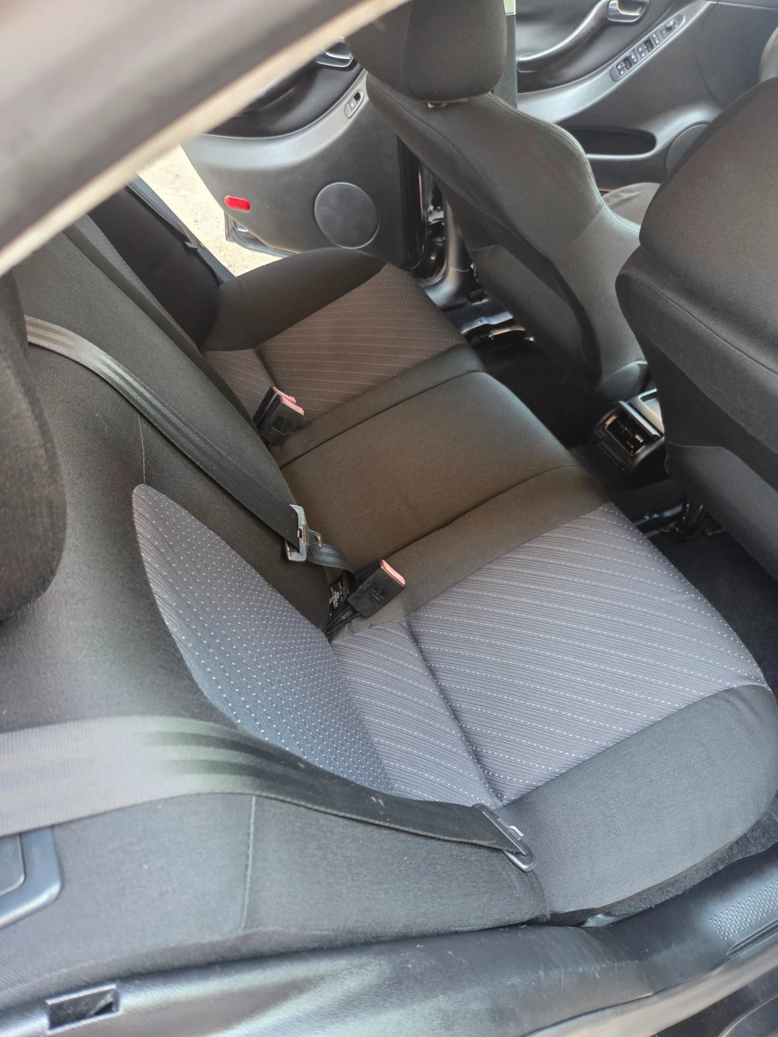 Seat Leon 1.6 FACELIFT , снимка 14 - Автомобили и джипове - 55847658