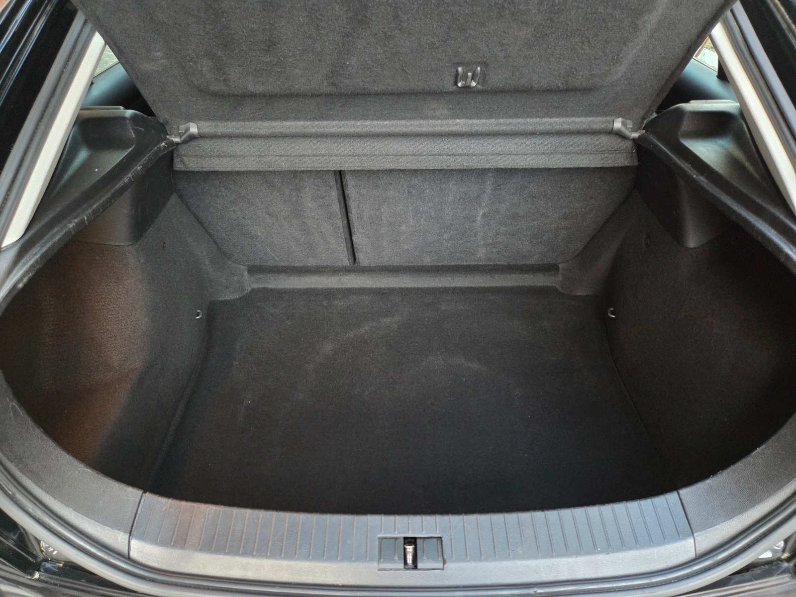 Seat Leon 1.6 FACELIFT , снимка 12 - Автомобили и джипове - 55847658