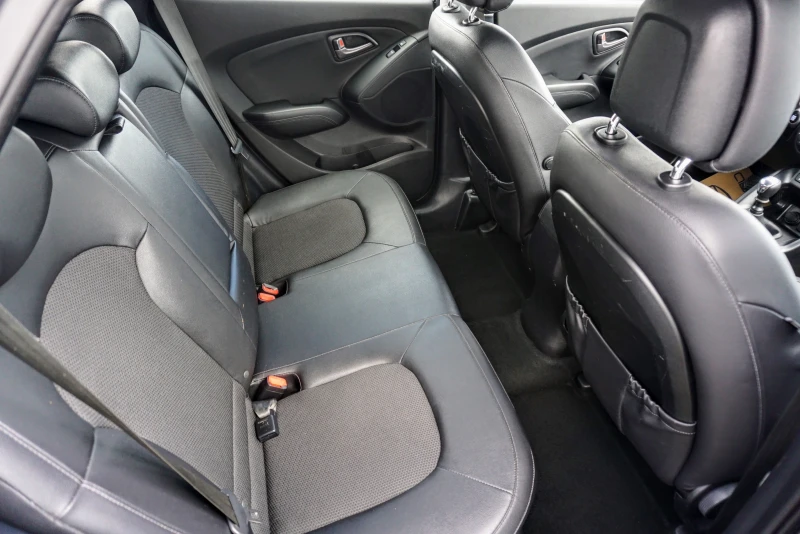 Hyundai IX35 2.0CRDI XPOSSIBLE, снимка 13 - Автомобили и джипове - 37740783