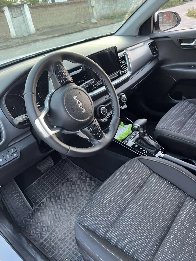 Kia Stonic, снимка 7 - Автомобили и джипове - 47581404