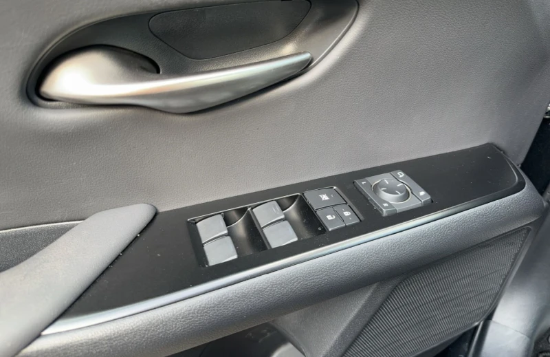 Lexus UX 250h FWD Style Facelift  В гаранция!, снимка 14 - Автомобили и джипове - 50022938