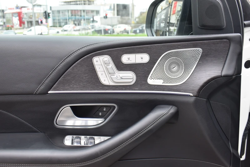 Mercedes-Benz GLE 400 AMG* AIRMAT* 360CAM* PANORAMA* MASSAGE* BURMEISTER, снимка 11 - Автомобили и джипове - 52664806