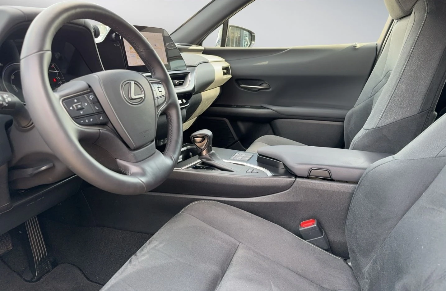 Lexus UX 250h FWD Style Facelift  В гаранция! - изображение 9