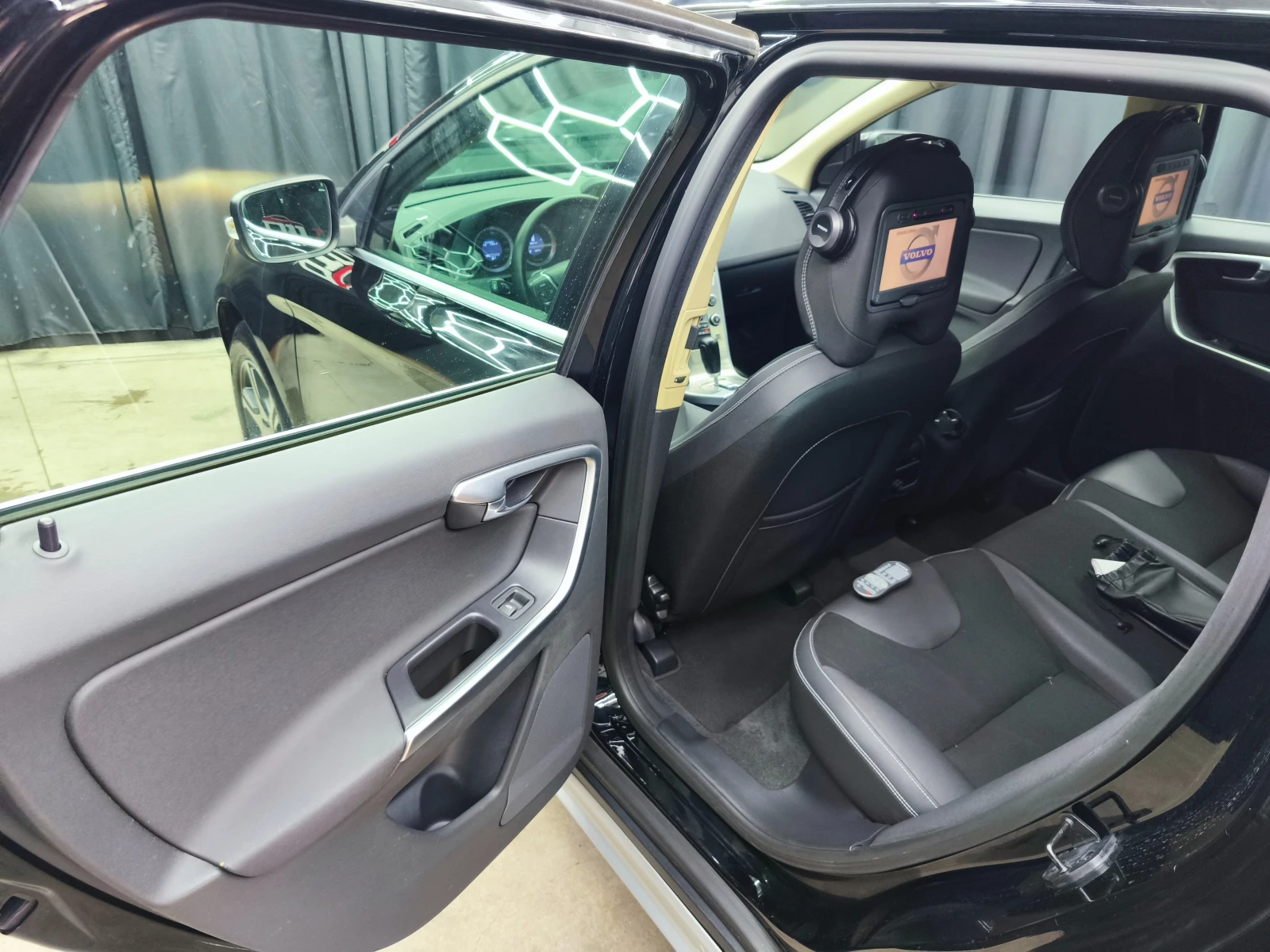 Volvo XC60 2.0D3 Automatic E5A - изображение 9