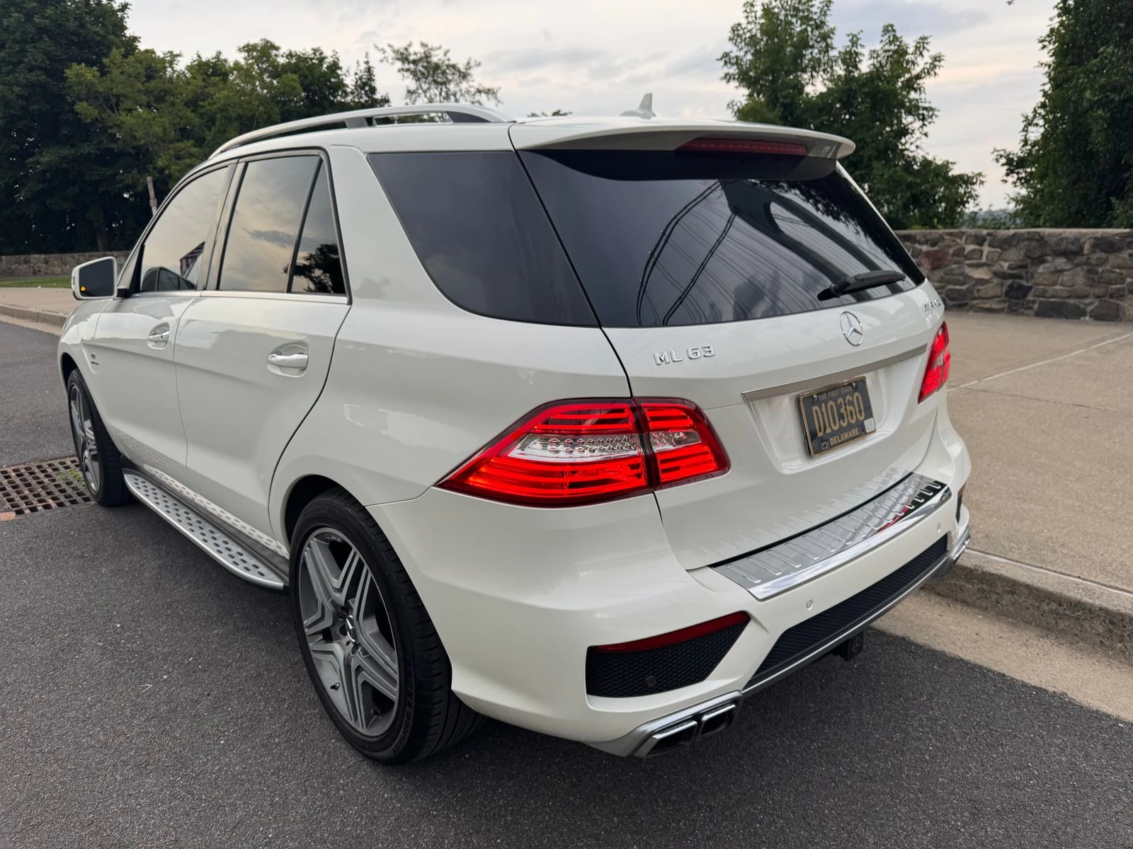Mercedes-Benz ML 63 AMG * 4MATIC * CARFAX * ЦЕНА ДО БГ - изображение 3