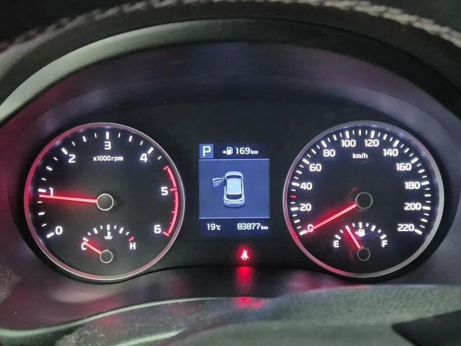 Kia Stonic Diesel 1.6 Trendy * НАЙ-ДОБРА ЦЕНА В БЪЛГАРИЯ*  - изображение 8