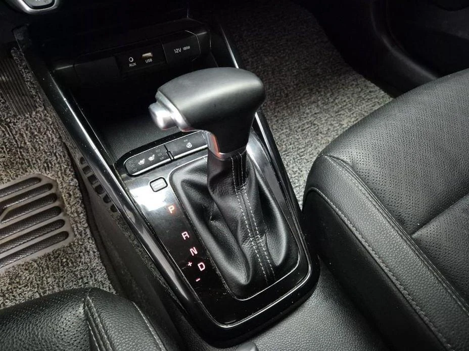 Kia Stonic Diesel 1.6 Trendy * НАЙ-ДОБРА ЦЕНА В БЪЛГАРИЯ*  - изображение 9