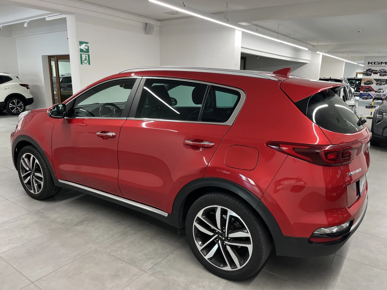Kia Sportage 1.6 CRDI, снимка 4 - Автомобили и джипове - 55458527