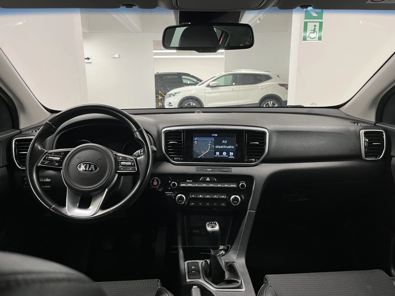Kia Sportage 1.6 CRDI, снимка 9 - Автомобили и джипове - 55458527