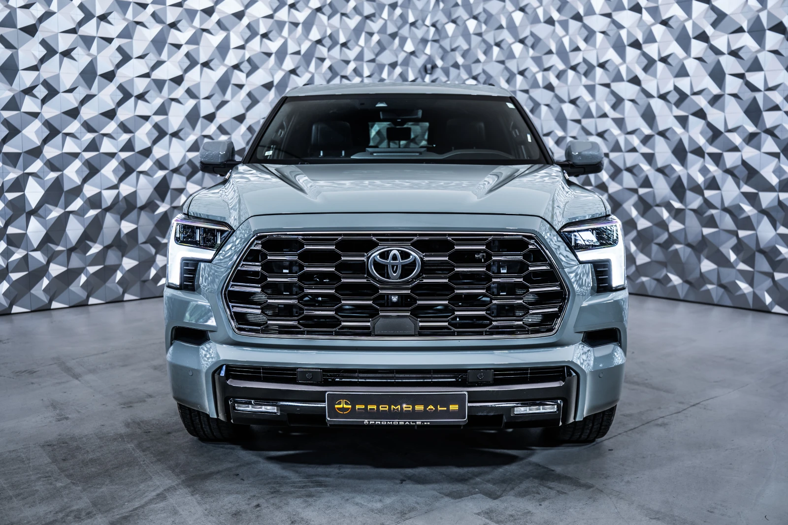 Toyota Sequoia Platinum 3.5 i-ForceMAX AWD Hybrid 360 Pano KeyGO, снимка 2 - Автомобили и джипове - 55831309