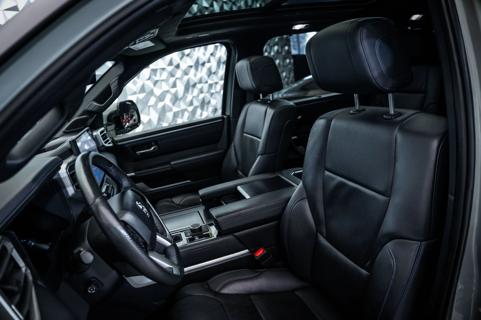 Toyota Sequoia Platinum 3.5 i-ForceMAX AWD Hybrid 360 Pano KeyGO, снимка 12 - Автомобили и джипове - 55831309