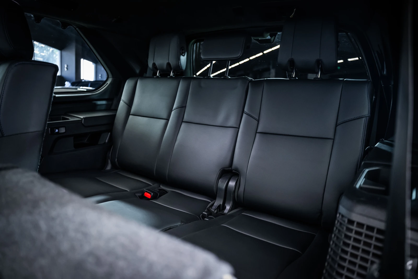 Toyota Sequoia Platinum 3.5 i-ForceMAX AWD Hybrid 360 Pano KeyGO, снимка 16 - Автомобили и джипове - 55831309