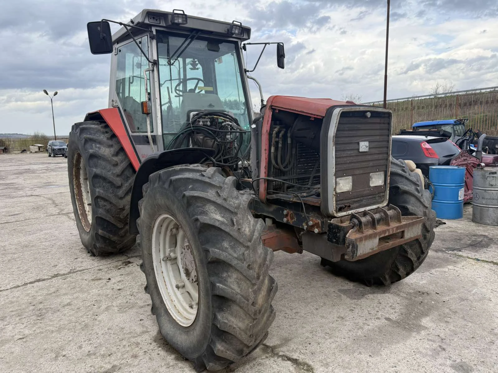 Трактор Massey 3690-на части, снимка 1