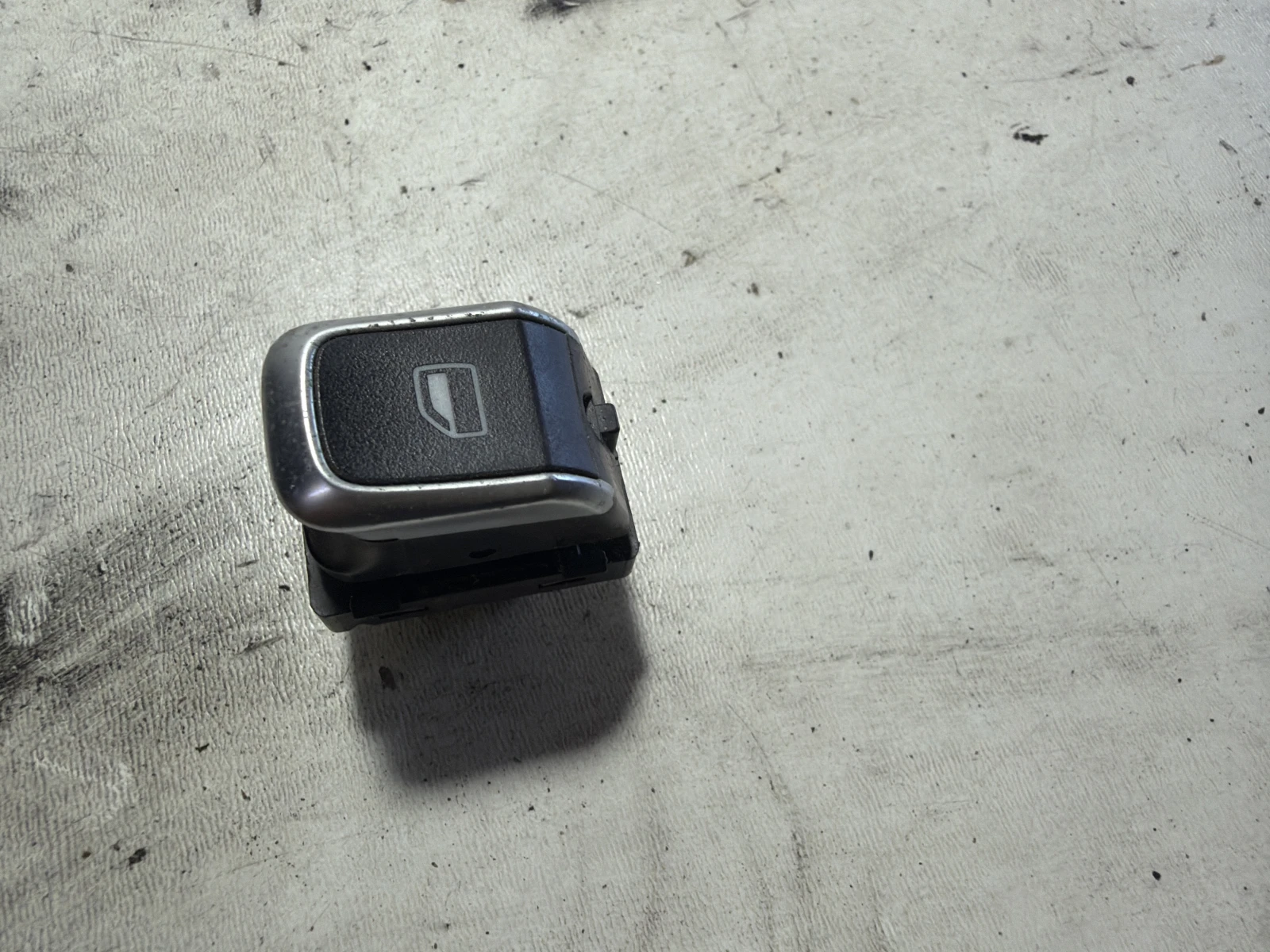 копче ел. стъкла 8K0959855B Audi A4