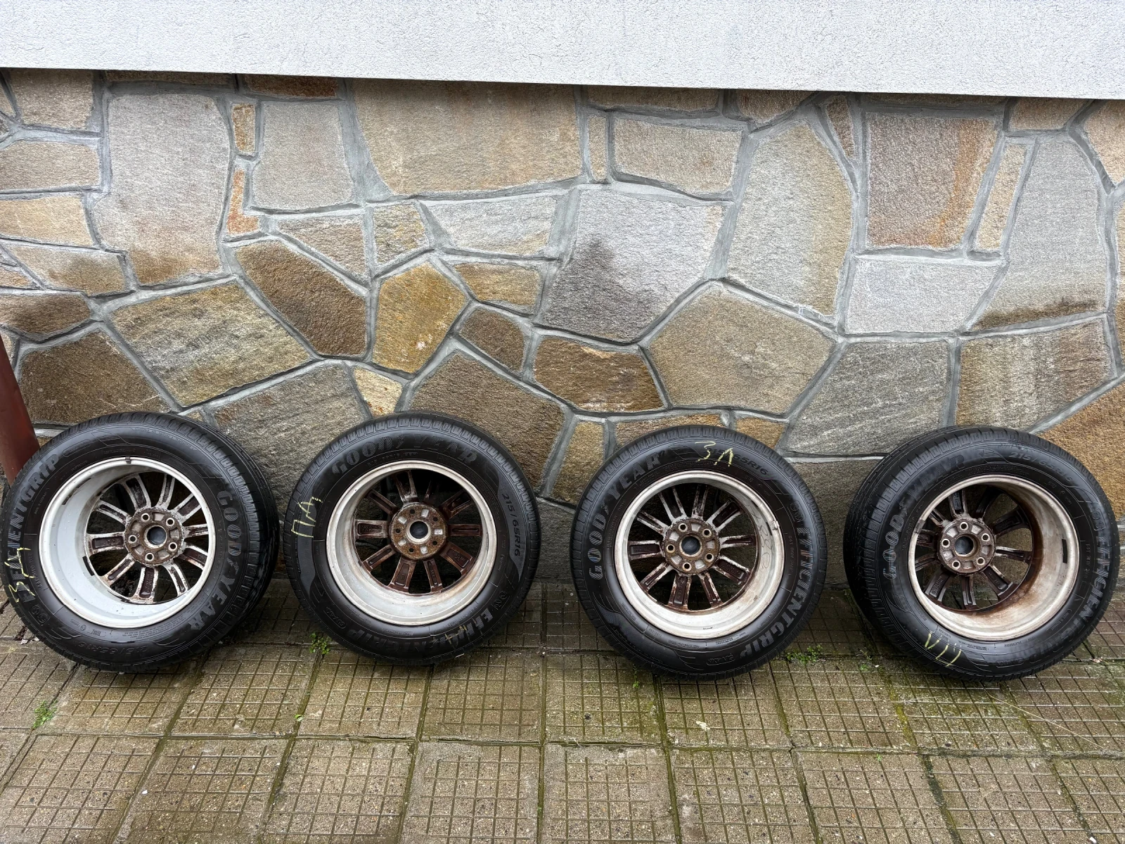 ���� � ������ 215/65R16 | Mobile.bg � ����������� 2