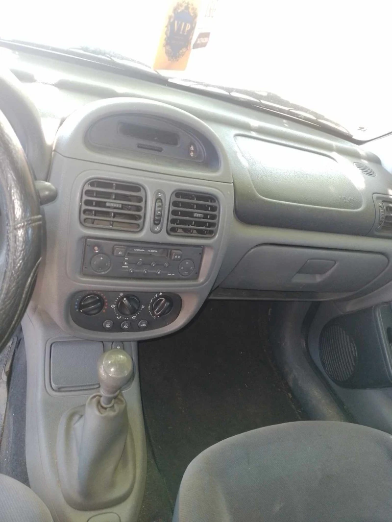 Renault Clio 2, снимка 2 - Автомобили и джипове - 46560557