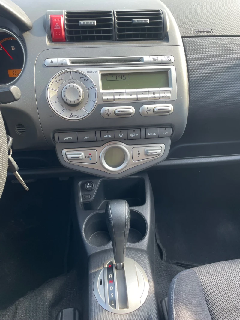 Honda Jazz 1.4i Automat Swiss, снимка 6 - Автомобили и джипове - 47776497