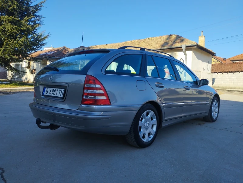 Mercedes-Benz C 220 2.2 CDI Avantgarde, снимка 4 - Автомобили и джипове - 49308470