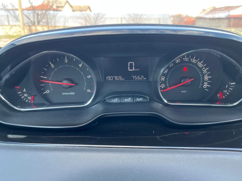 Peugeot 208, снимка 10 - Автомобили и джипове - 53161876