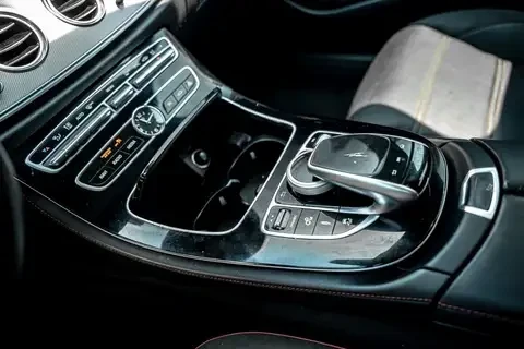 Mercedes-Benz E 43 AMG 4Matic* NAVI* PANO* , снимка 12 - Автомобили и джипове - 52583486