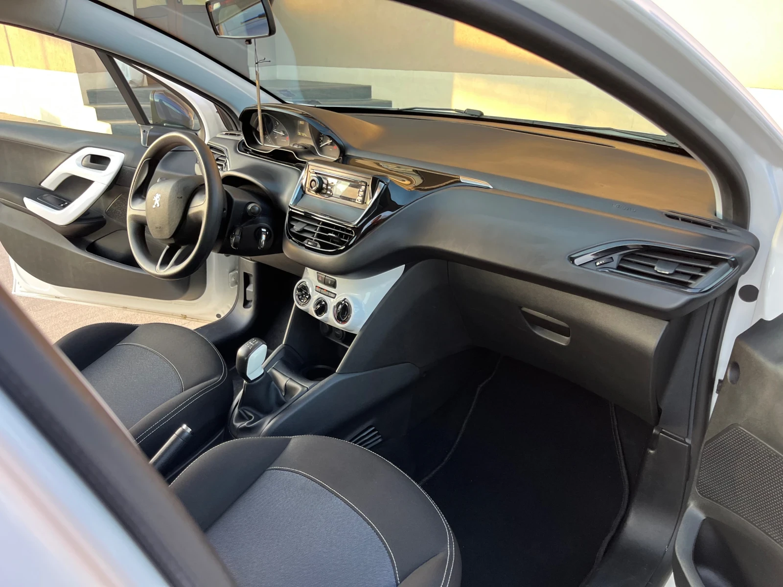 Peugeot 208 1.2 - изображение 6