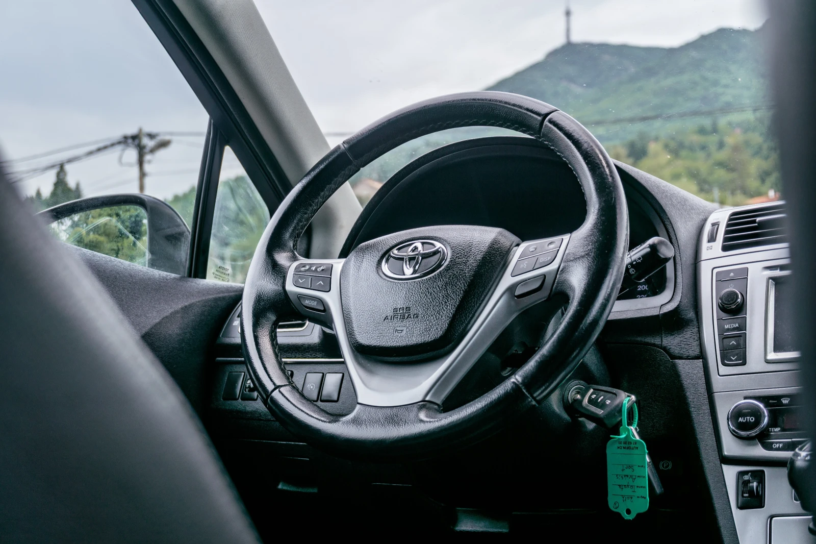 Toyota Avensis 2.0 D-4D С Гаранция! Facelift  - изображение 9